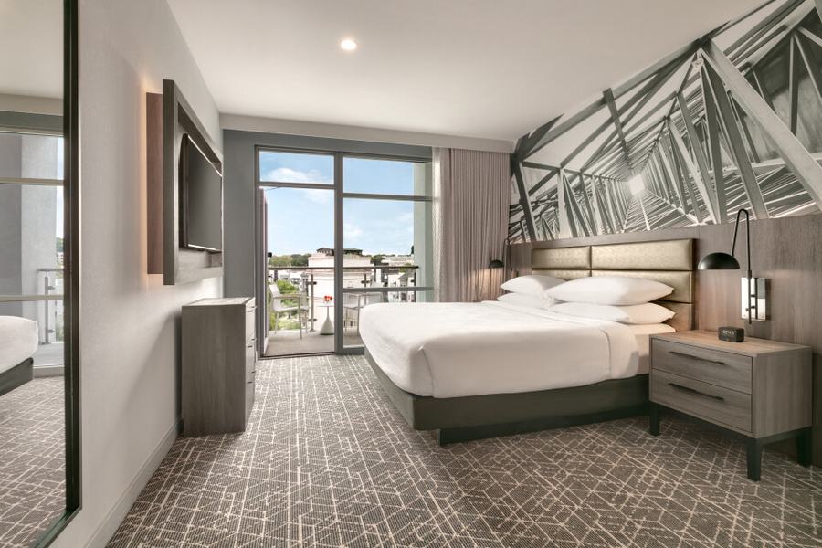 King two-room corner suite with balcony