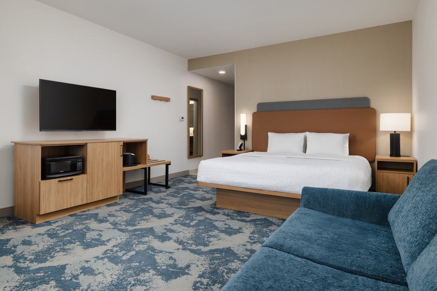 Executive king guest room with sofa