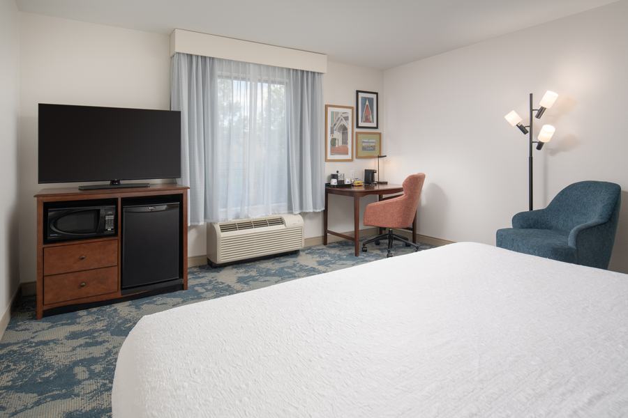 Guest room with lounge chair