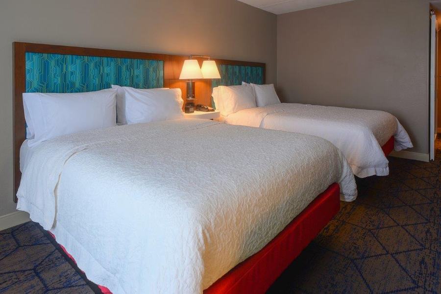 Queen suite bedroom