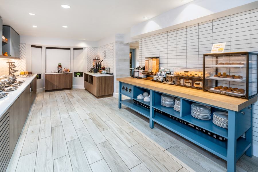 Breakfast bar with blue counter